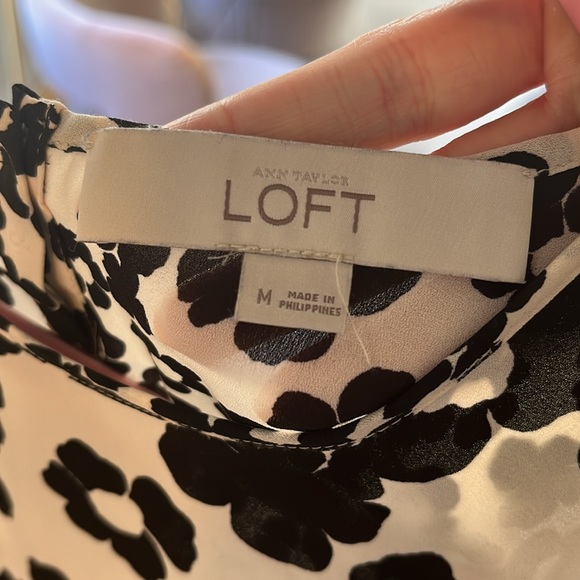 Medium Loft cream tank top with black floral detail - Picture 4 of 4